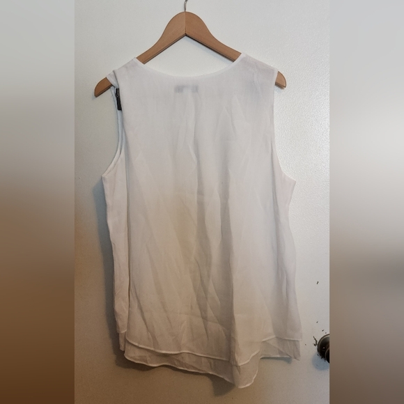 Chic White Sleeveless Blouse - Picture 5 of 5